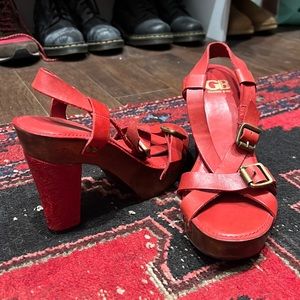 Gianni Bini “Buckle Up” platform heels